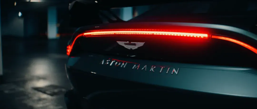 Aston Martin Vantage V12